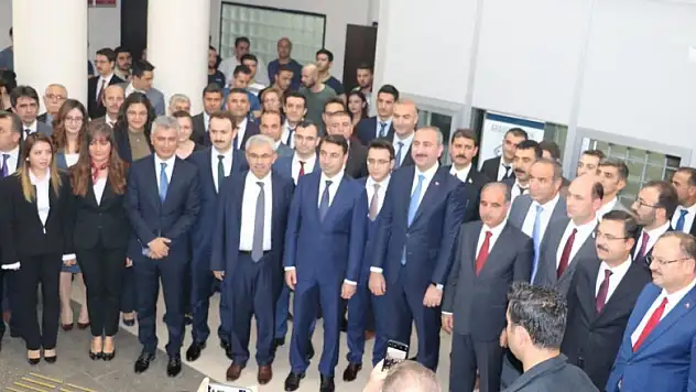 Bakan Gül, Cizre Adliyesi'ni ziyaret etti