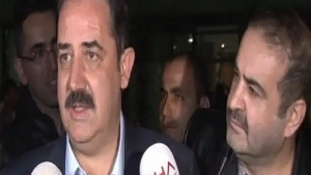 Şafak Sezer yine yaptı yapacağını...