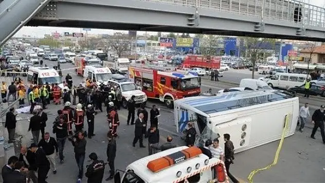 Ankara'da halk otobüsü kaza yaptı: 2 ölü