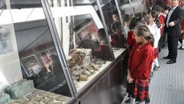 Gezici müze tırı Konya'da