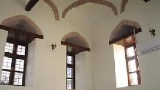 Hz. Hadimi'nin kütüphanesi restore edildi