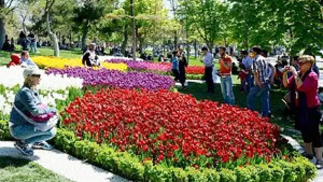 Konyalılar Alaeddin Tepesi'ne akın etti