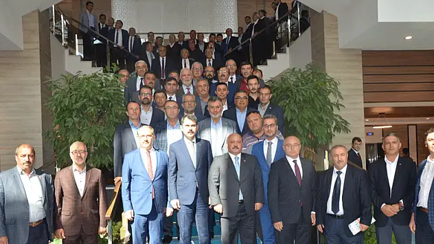 Karapınar heyeti Bakan Kurum'u ziyaret etti