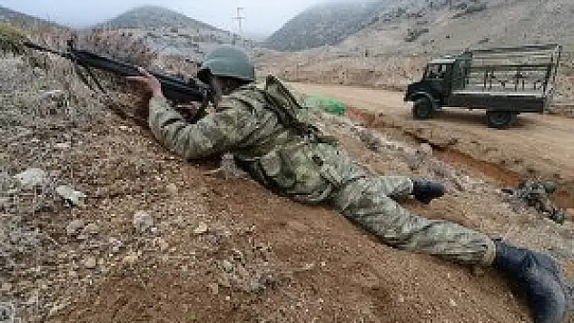 Hakkari'de güvenlik güçlerine taciz ateşi açıldı