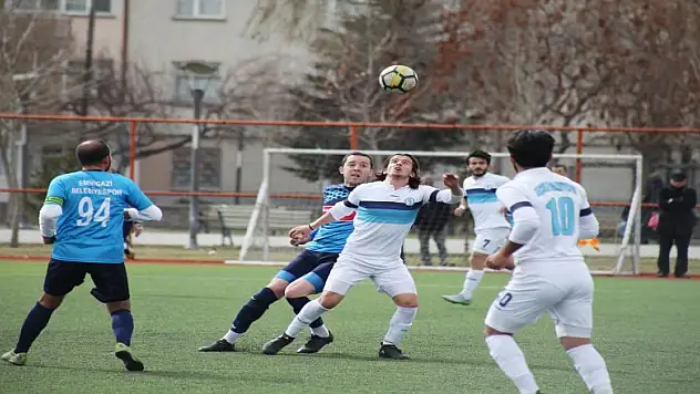 Süper Grup'ta maçların yarısı 2-3 bitti