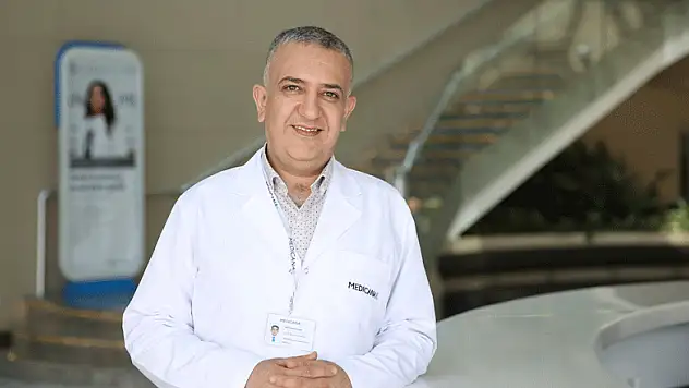 Doç. Dr. Mustafa Ülker: 'Yılda bir kez diş muayenesi yaptırın'