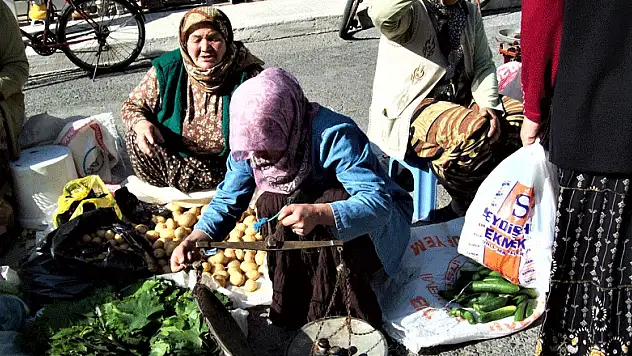 Seydişehir'de organik köy pazarına yoğun ilgi