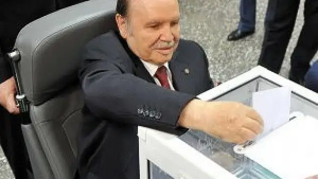Cezayir'de Buteflika yeniden cumhurbaşkanı