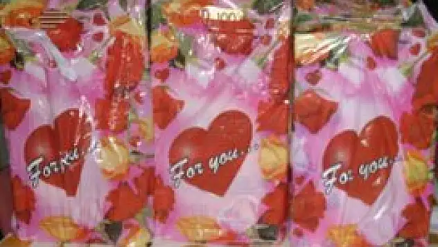 Sevgililer günü poşetlerinden buda çıktı!