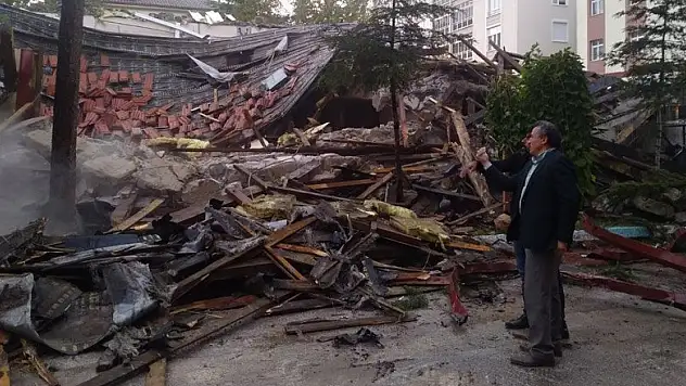Seydişehir Halk Eğitim Merkezi binasının yıkımına başlandı