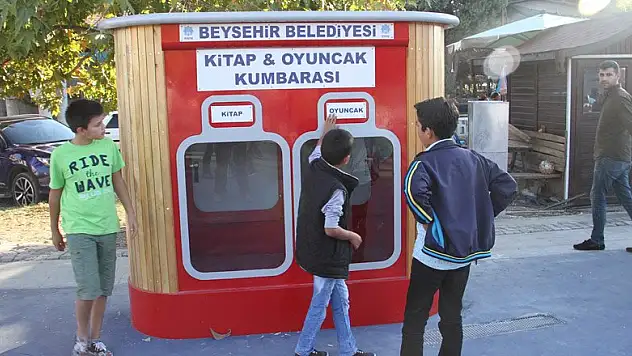 Beyşehir Belediyesinden parka kitap ve oyuncak kumbarası
