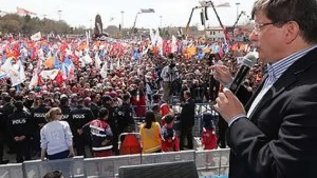 Konya mitinde Konuşan Ahmet Davutoğlu, 'Başbakanımız bugün bu şehirde kendisine aşkla bağlı olan Konyalılarla vuslata erişiyor'