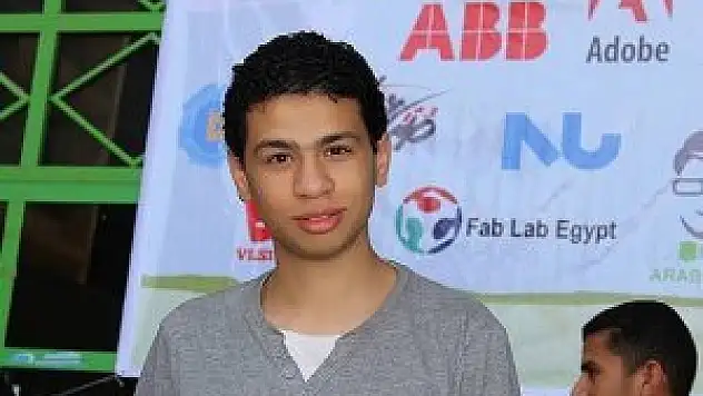 Mısır'da Rabia işareti yapan liselilere gözaltı