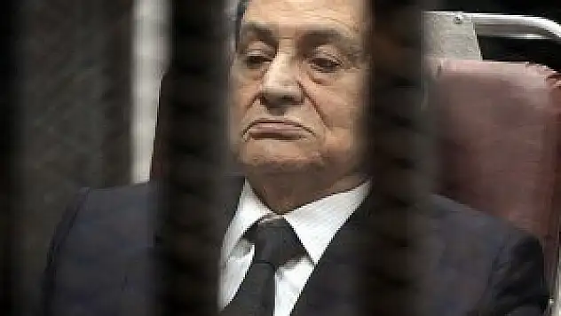 Mübarek duruşmada fenalaştı