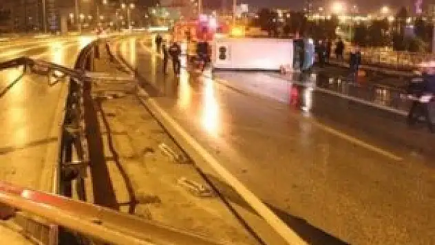 Yolcu minibüsü devrildi: 1 ölü