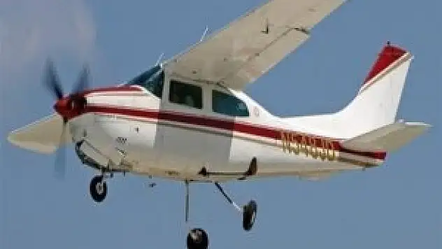 İki uçak havada çarpıştı