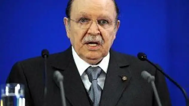 Cezayir Cumhurbaşkanı Buteflika yemin ederek görevine başladı