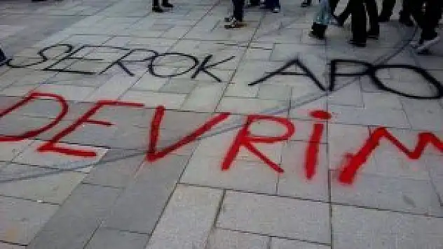 1 Mayıs İşçi Bayramında Kamu malına zarar verdiler