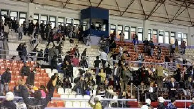 Tekerlekli sandalye maçında olay