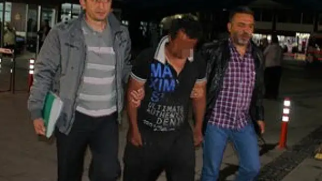 Para isteyen kardeşini bıçakladı