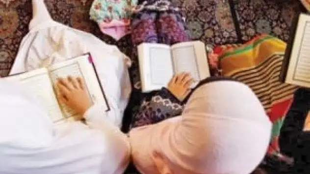 Müslüman olan kızını öldürdü