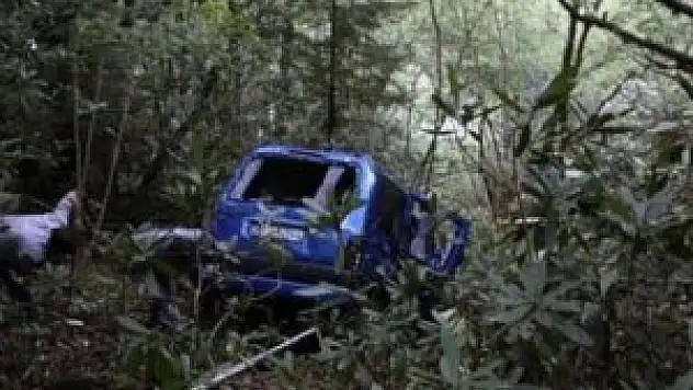 Otomobil uçuruma yuvarlandı: 6 yaralı