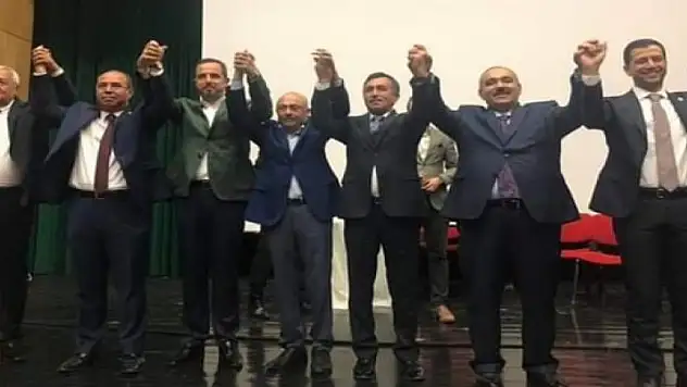 CHP'li Belediye Başkanı AK Parti'ye katıldı