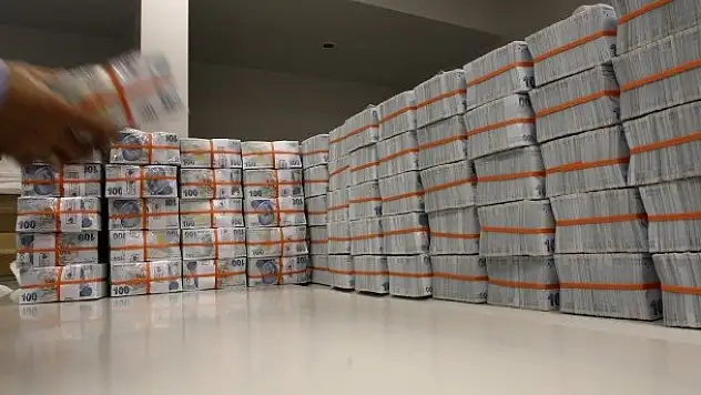 Bankada parası olan dikkat