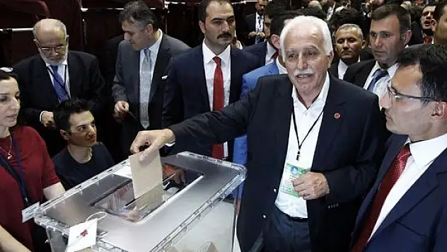 Saadet Partisi'nde genel başkan belli oldu