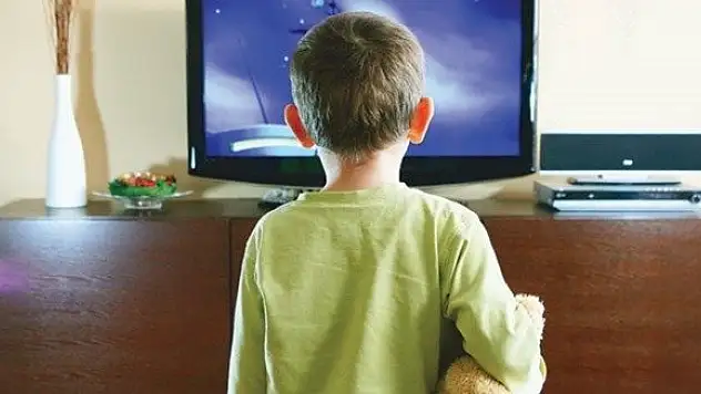 100 bin şiddet sahnesi görüyor