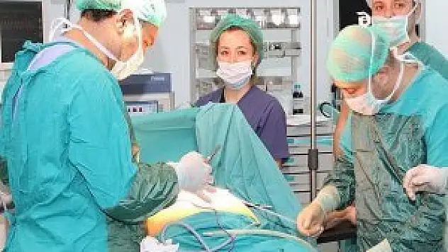 Zayıflamak için bıçak altına yatıyoruz