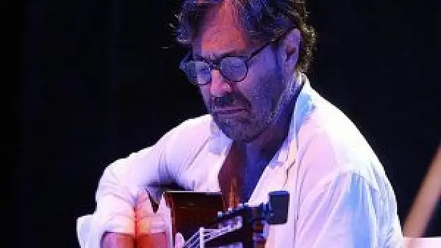 Ünlü gitarist Meola İstanbul'da sahne alacak