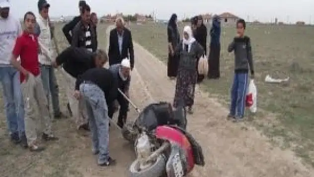 Motosiklete binerken yılan ısırdı!