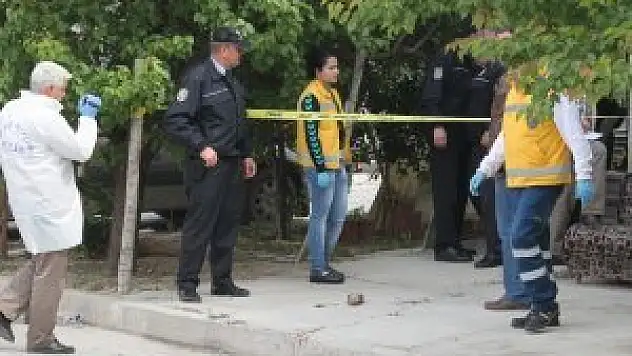 Eşini ve Baldızını öldürdü