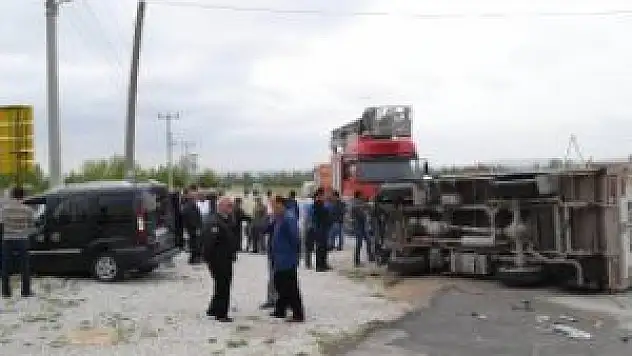 Kamyonetle hafif Ticari araç çarpıştı