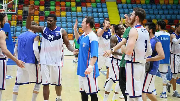 Selçuklu Basket doludizgin!