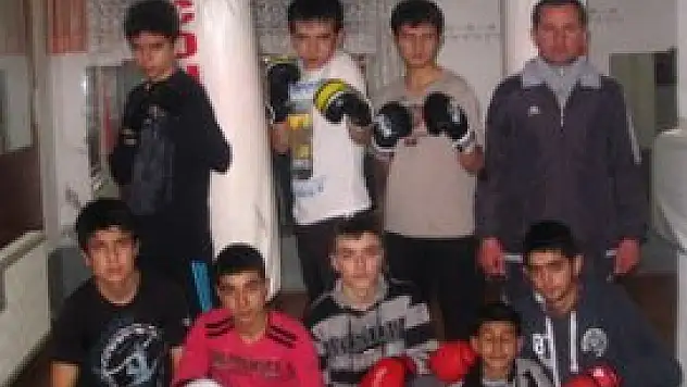 Halk eğitim merkezinde boks kursu açıldı