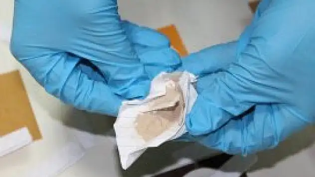 15 yaşındaki yeğenini yaptığına bakın