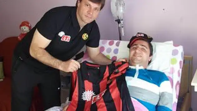 Sağlam'dan, ALS hastası hayranına ziyaret