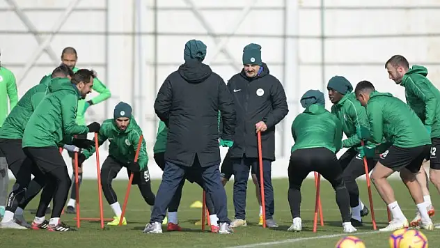 Konyaspor, 8 eksikle çalıştı