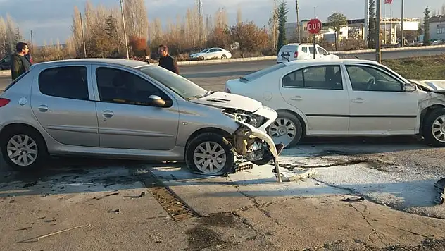 Beyşehir'de trafik kazası: 2 yaralı