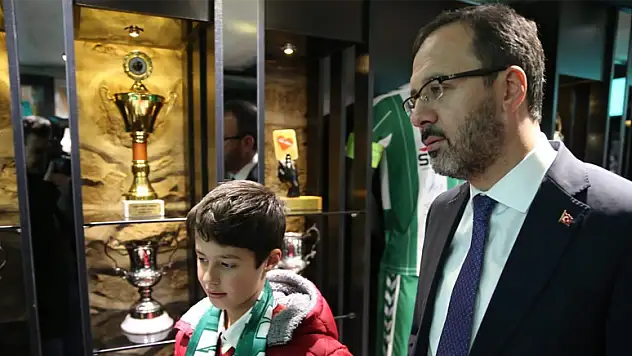 Bakan, Konyaspor'un yeni müzesini gezdi