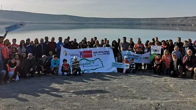 Erozyon ve çölleşmeye dikkat çekmek için Karapınar'da buluştular