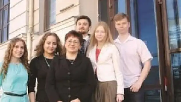 Kazan'da Türkçe dizilerle pişiyor