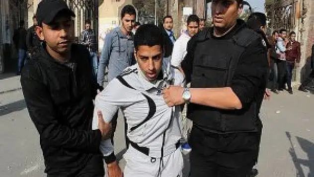 Ezher Üniversitesi öğrencilerine 4'er yıl hapis