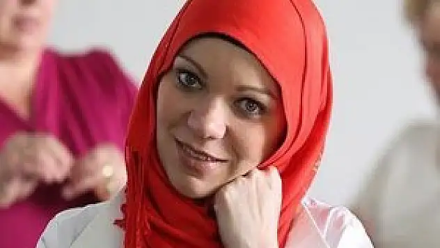 AP'ye başörtülü bir aday da Slovenya'dan