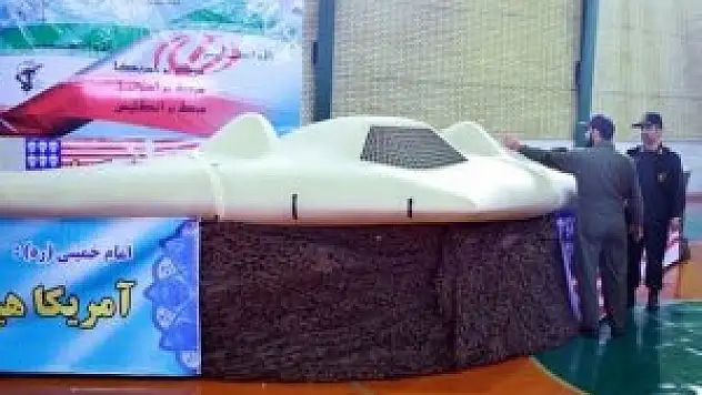 İran kopya İHA'yı tanıttı