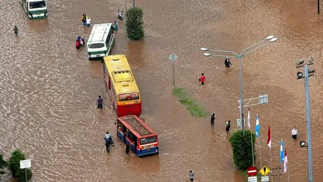 Endonezya'da sel: 15 ölü