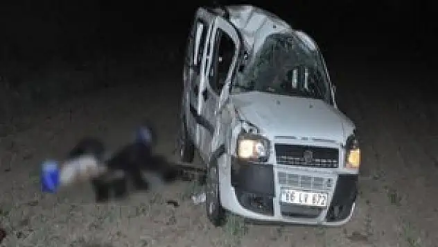 Otomobil şarampole yuvarlandı: 3 ölü