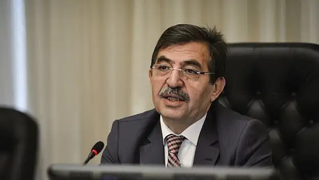 'Acemi siyasetçi sert kayaya çarptı'